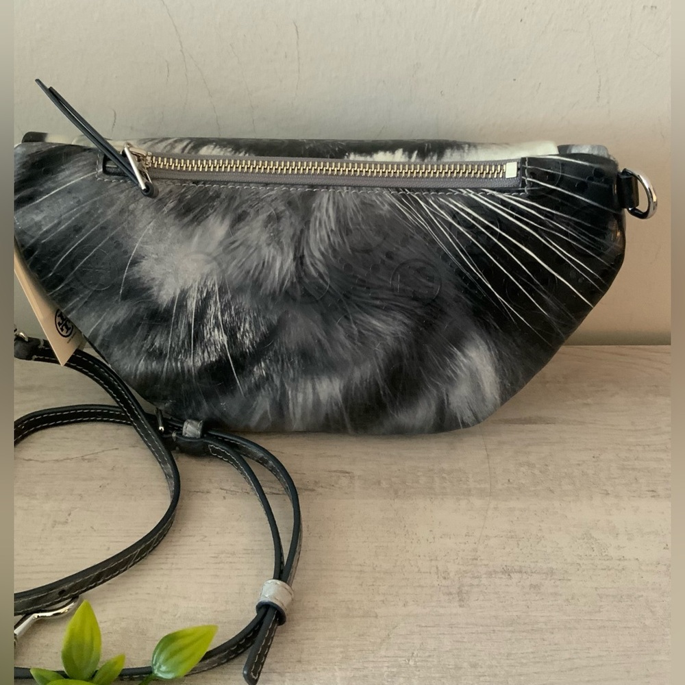 NWT TORY BURCH RARE T MONOGRAM CAT BELT SLING BAG LTD. ED. - Picture 10 of 16